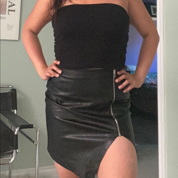 Missguided size 8-10 asymmetrical leather skirt - Picture 1 of 2